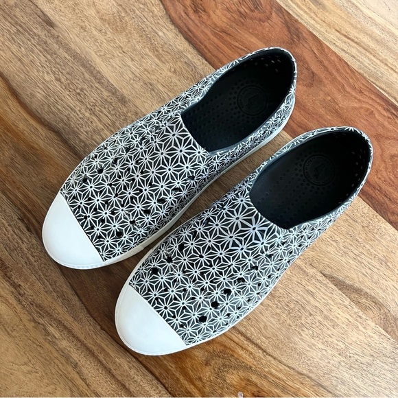 Native Jefferson unisex slip on water shoe - Picture 2 of 11